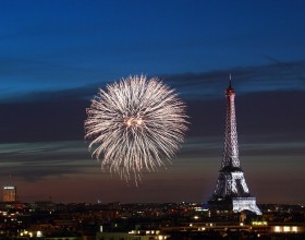 Torre Eiffel y fuegos artificiales, 14 de julio de 2017