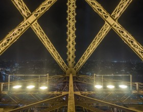Vista de la estructura de la Torre Eiffel