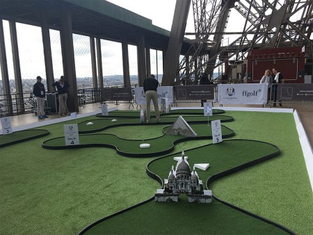 Minigolf en la 1ª planta de la Torre Eiffel