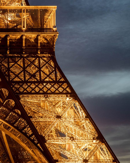 Vista de la Torre Eiffel iluminada