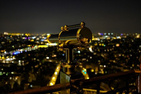 Vista nocturna de París desde la Torre Eiffel