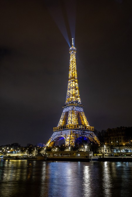 Foto de la Torre Eiffel iluminada