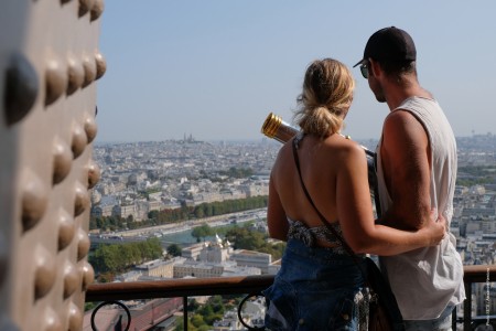 Pareja admirando las vistas desde la Torre