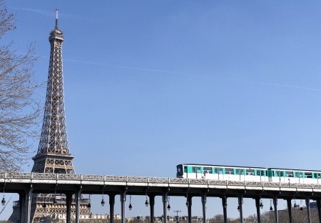 Puente Bir Hakeim y Torre Eiffel