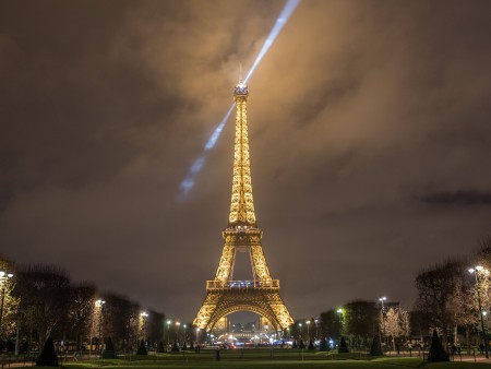 Torre Eiffel iluminada
