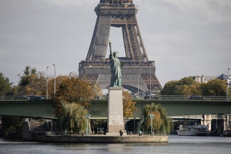 La réplica de la Estatua de la Libertad en París