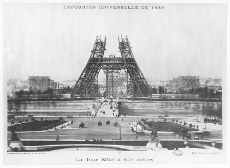 Foto de la Torre Eiffel en construcción