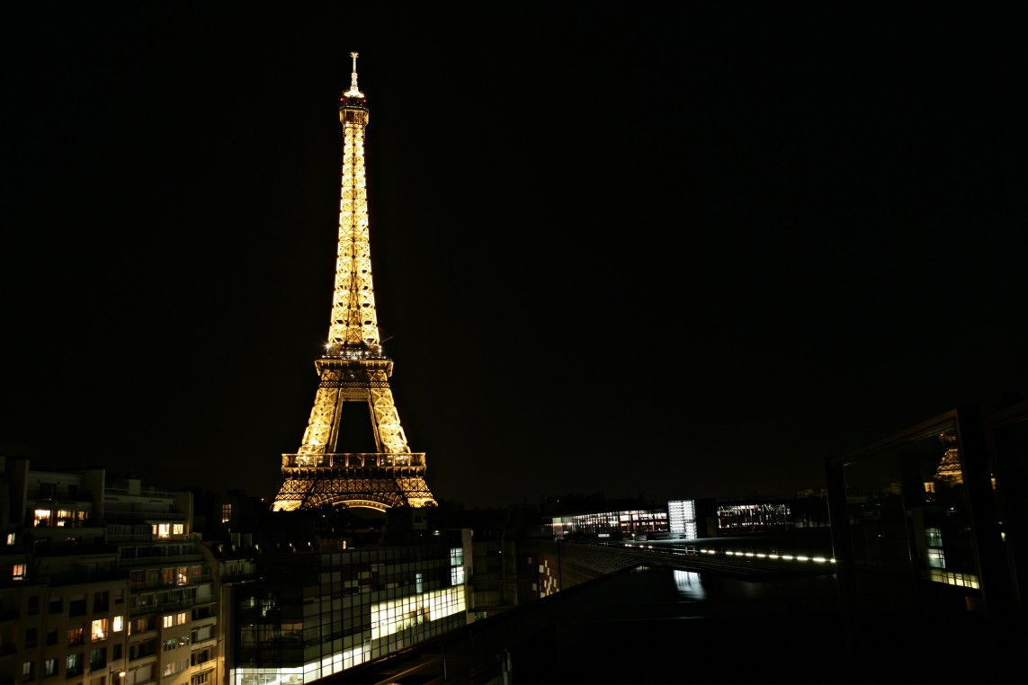 La Torre Eiffel de noche