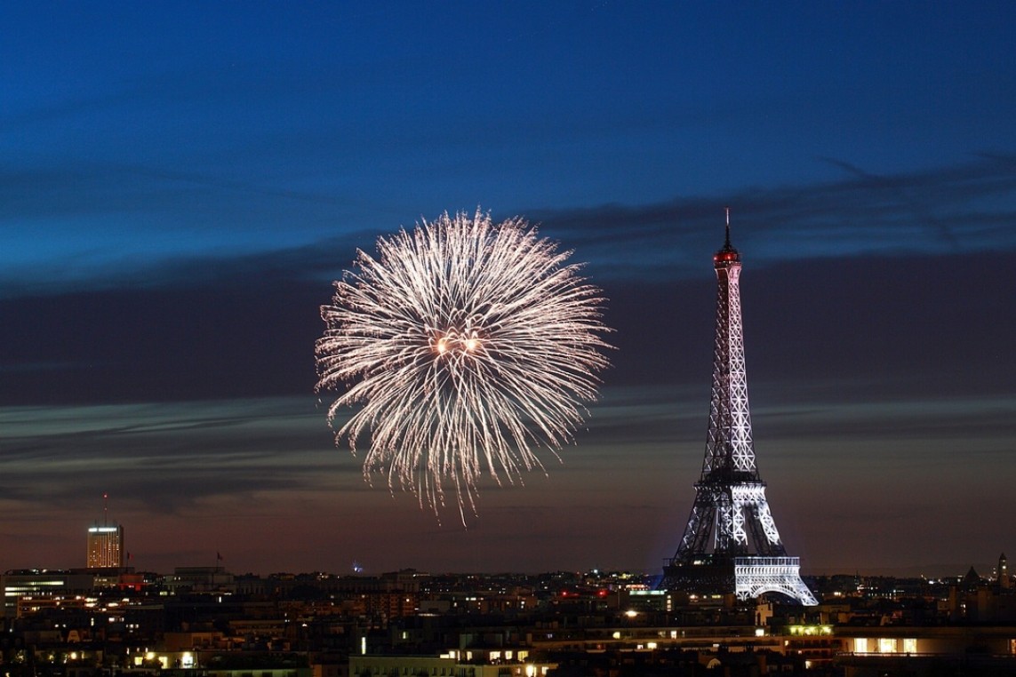 Fuegos artificiales del 14 de julio en la Torre Eiffel
