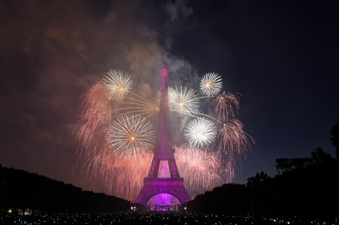 Fuegos artificiales del 14 de julio en la Torre Eiffel