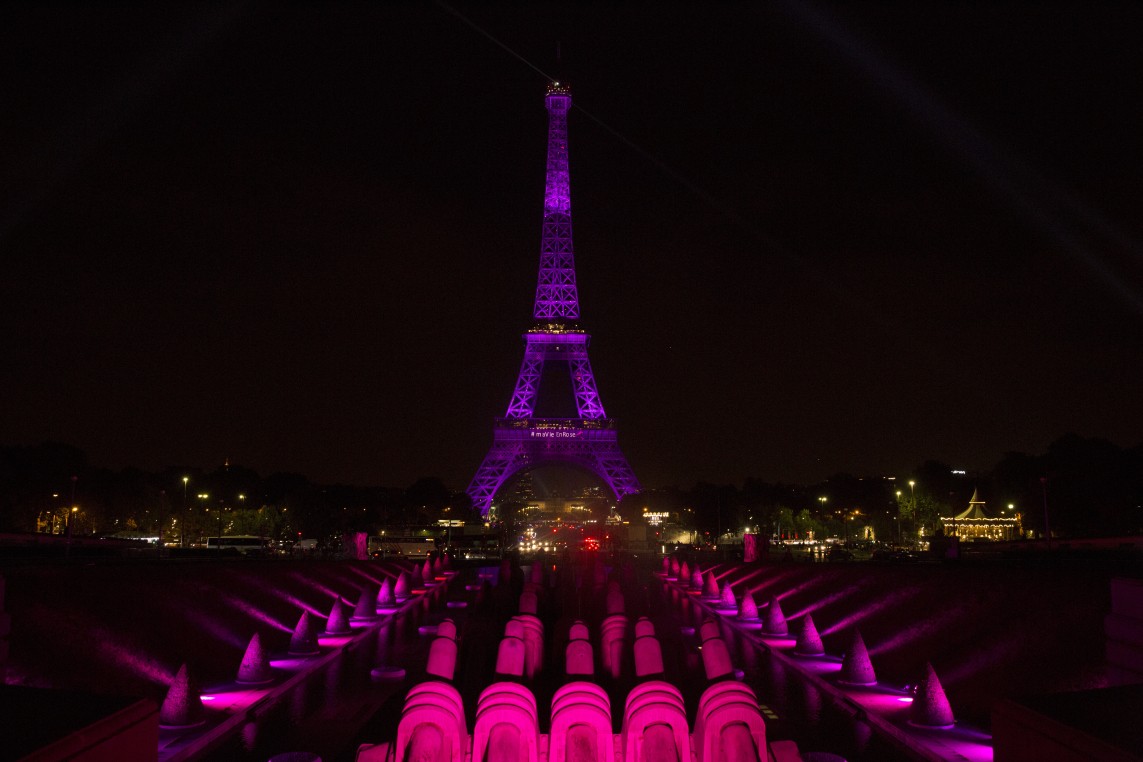 Iluminación de la Torre Eiffel, Octubre Rosa