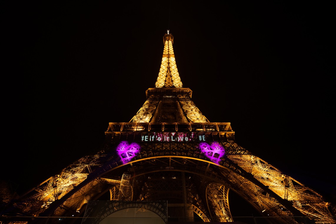 La Torre Eiffel de noche, San Valentín 2020