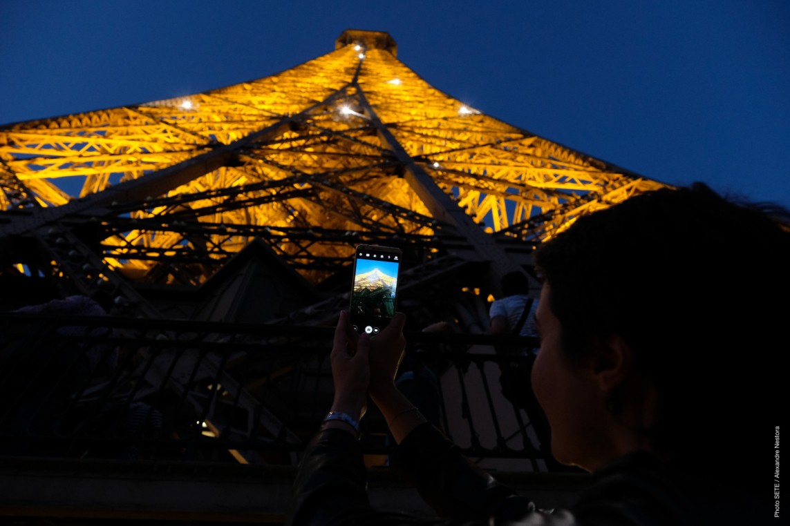 La Torre Eiffel de noche