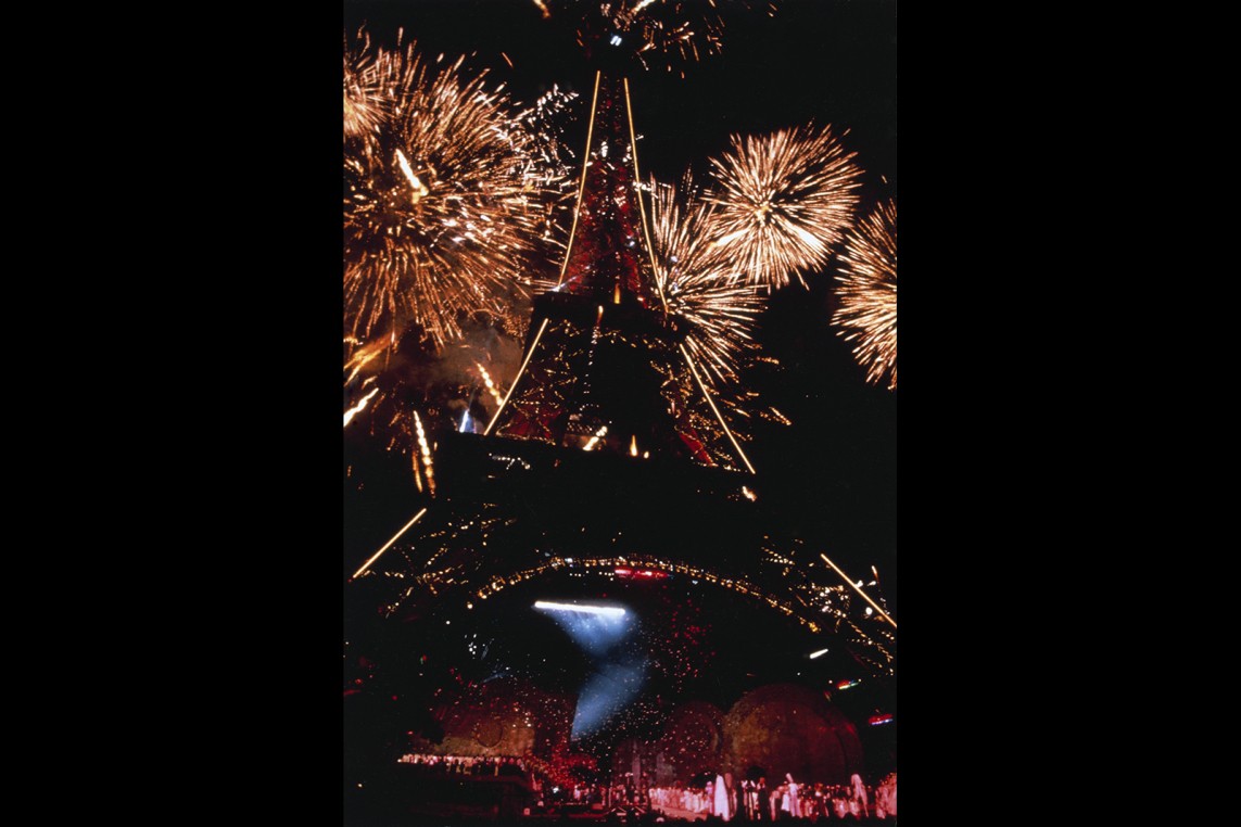 Fuegos artificiales en la Torre Eiffel