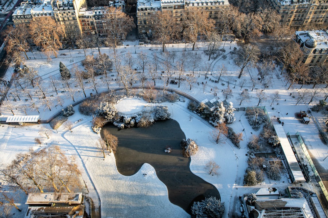 Jardines de la Torre Eiffel bajo la nieve 2