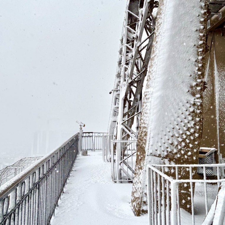 Torre Eiffel Nieve Noviembre de 2024
