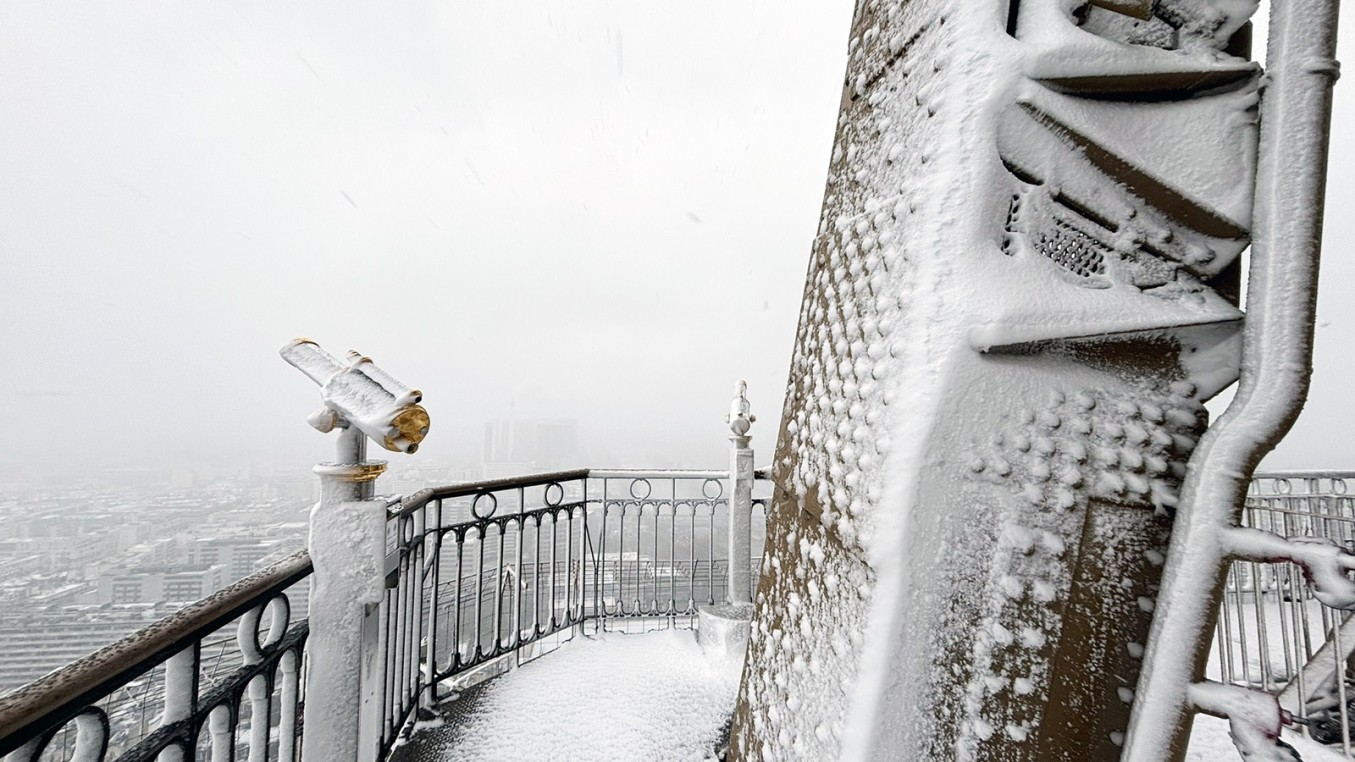 Torre Eiffel Nieve Noviembre de 2024 2