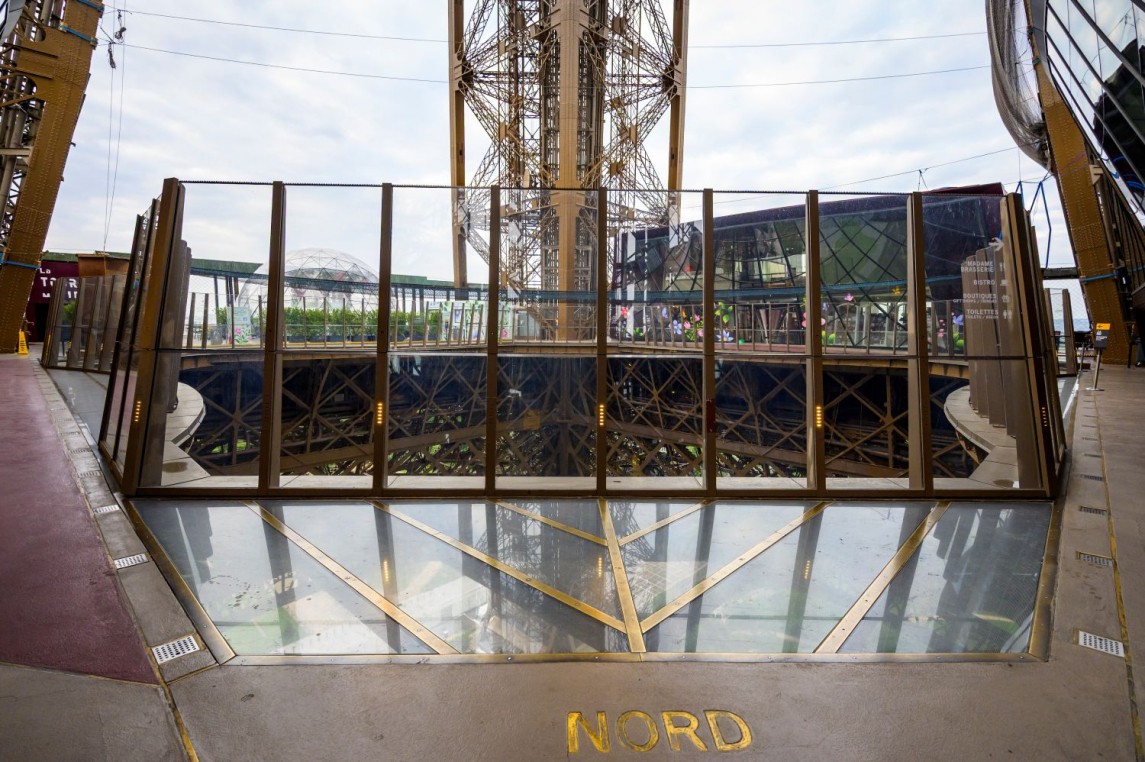 Foto de la primera planta de la Torre Eiffel