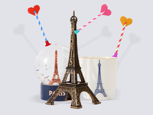 Una Torre Eiffel miniatura y una bola de nieve